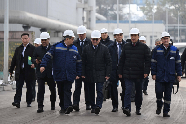 Глава кабмина КР ознакомился с ходом отопительного сезона на ТЭЦ Бишкека