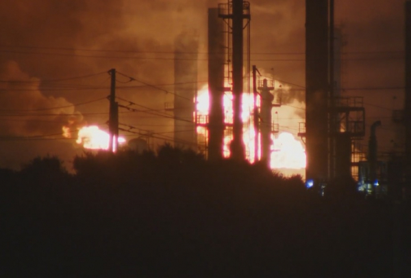 На нефтеперерабатывающем заводе в Калифорнии произошел взрыв и пожар