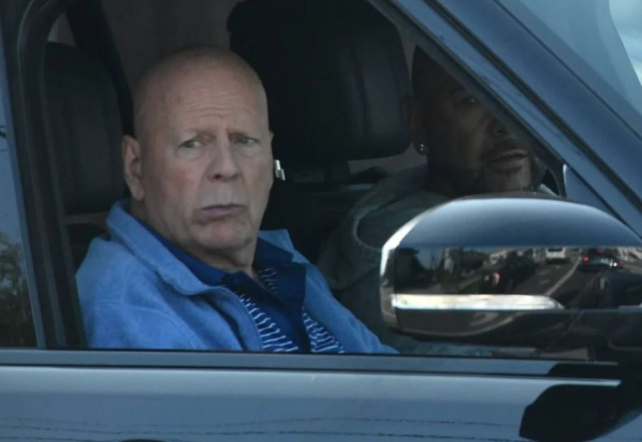 «Не говорит и не ходит». Брюс Уиллис находится в тяжелом состоянии