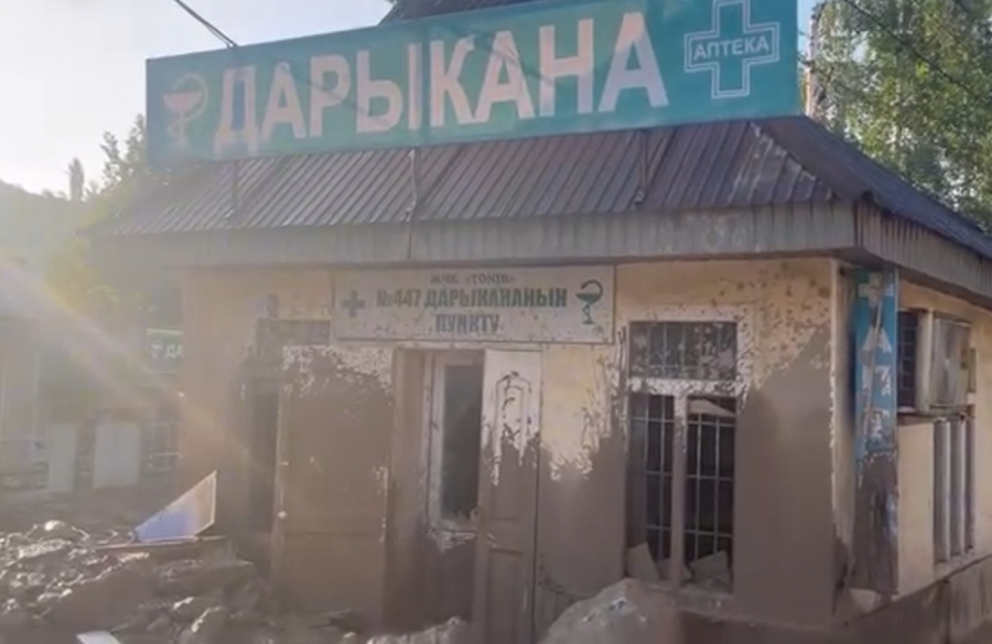 В Арстанбапе устраняют последствия мощного селя - видео