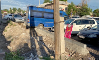 Жители улицы Пушкина в Бишкеке возмущены затянувшимся ремонтом дороги (фото)