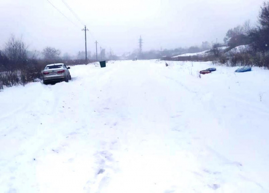 В Таласской области 23-летняя девушка разбилась насмерть во время катания со снежной горки