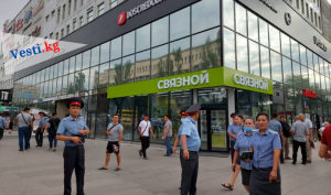 Информация о заложниках в ЦУМе не подтвердилась (видео)