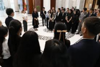 В госслужбу и парламент Кыргызстана продолжают искать новых специалистов