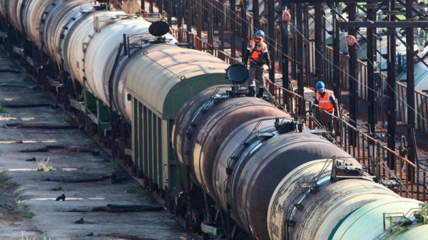 Россия гарантирует Кыргызстану бесперебойные поставки ГСМ - Амангельдиев