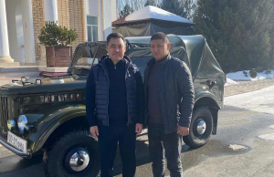 Садыру Жапарову подарили автомобиль Турдакуна Усубалиева (фото)