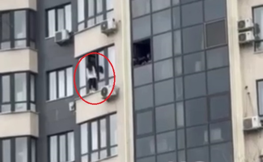 Девушка пыталась спрыгнуть с 6-го этажа в Бишкеке. Ее и парня доставили в милицию