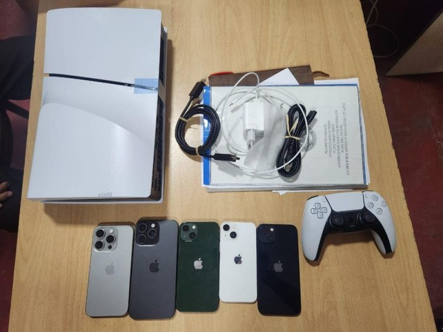 Подросток украл из магазина PlayStation 5 и несколько «Айфонов»
