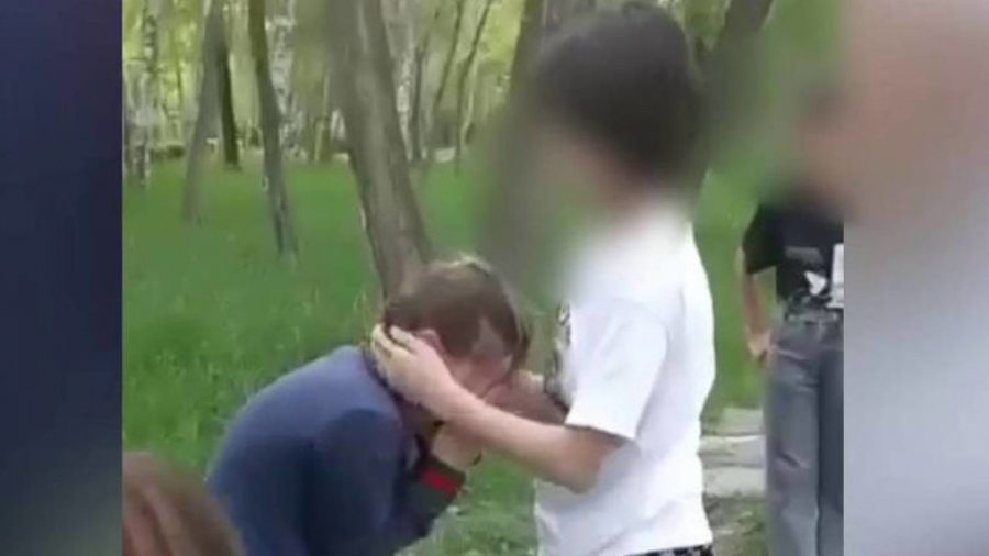 Случаи с избиением школьниц в Бишкеке находятся на контроле уполномоченного по правам ребенка