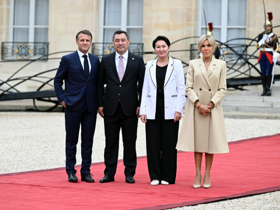 Садыр Жапаров с супругой принял участие в официальной церемонии в Париже