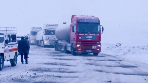 При отсутствии цепей противоскольжения машины не пропустят через перевалы