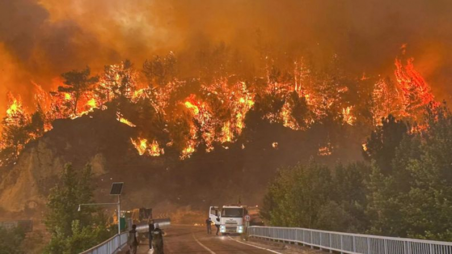 Smrtni požari v Turčiji terjali žrtve, aretacije zaradi požarov