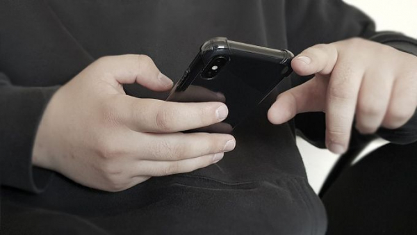 Кыргызстанцы теперь могут жаловаться на госорганы и оценивать их онлайн