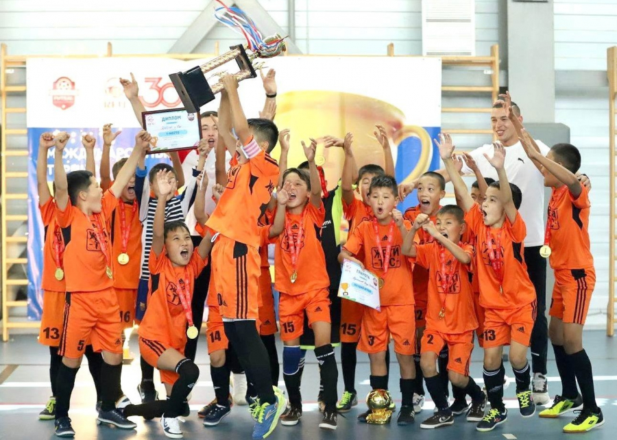 Детская сборная из Оша стала чемпионом международного турнира по мини-футболу U-11 (фото)