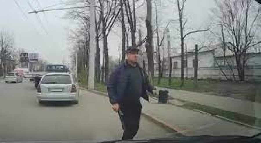 В Бишкеке водитель ранил другого ножом, объяснив это тем, что в него «вселился шайтан»