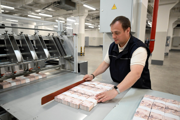 В Кыргызстане в ноябре начнут печатать купюры в 20 и 50 сомов