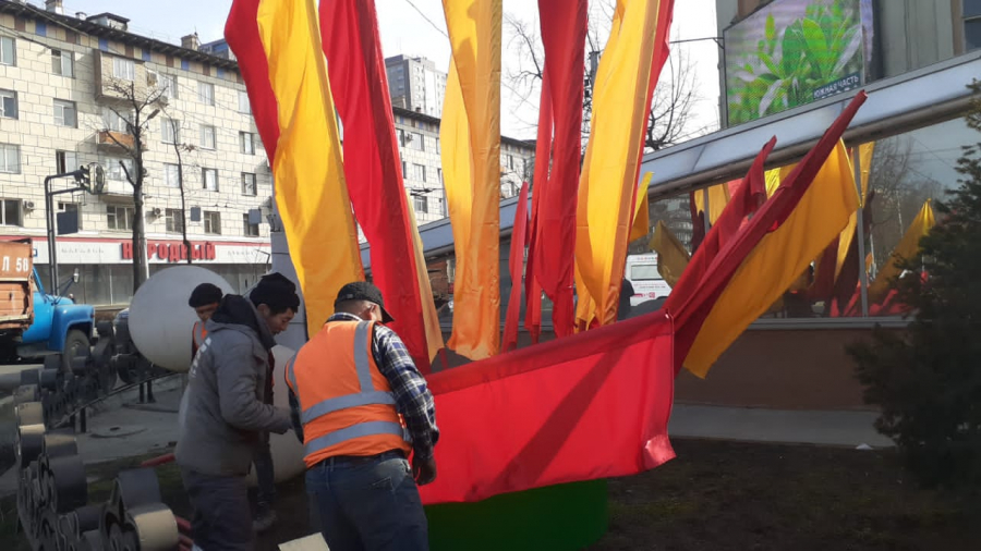 Площадь Ала-Тоо готовят к празднованию Дня государственного флага (фото)