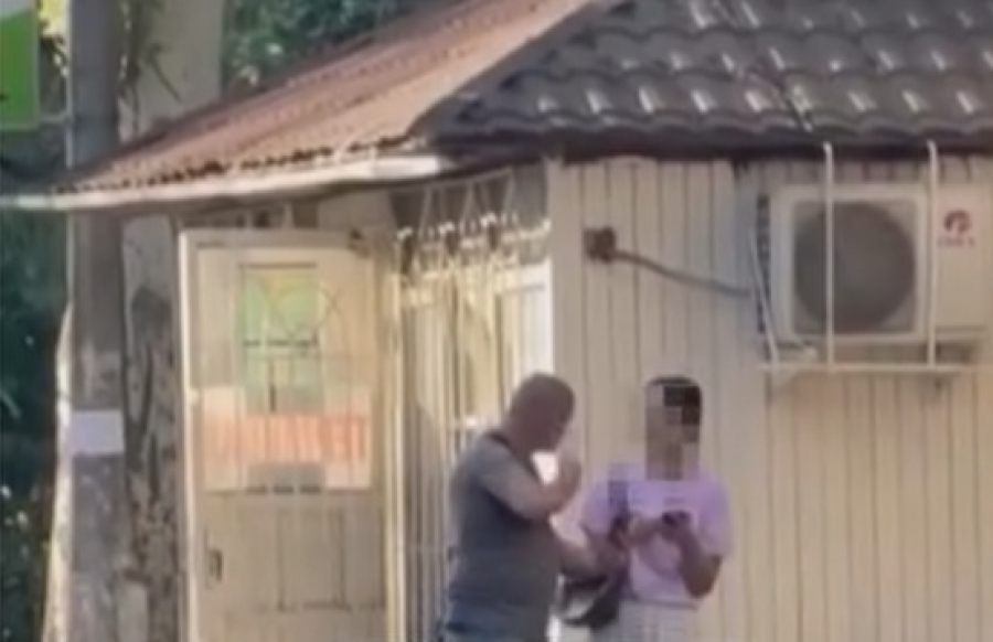 Бишкекчанку на улице избил незнакомец. Его не арестовали, потому что он глухонемой
