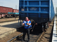 Кыргызстанский атлет Алексей Тепляшин сдвинул 190-тонный состав (видео)