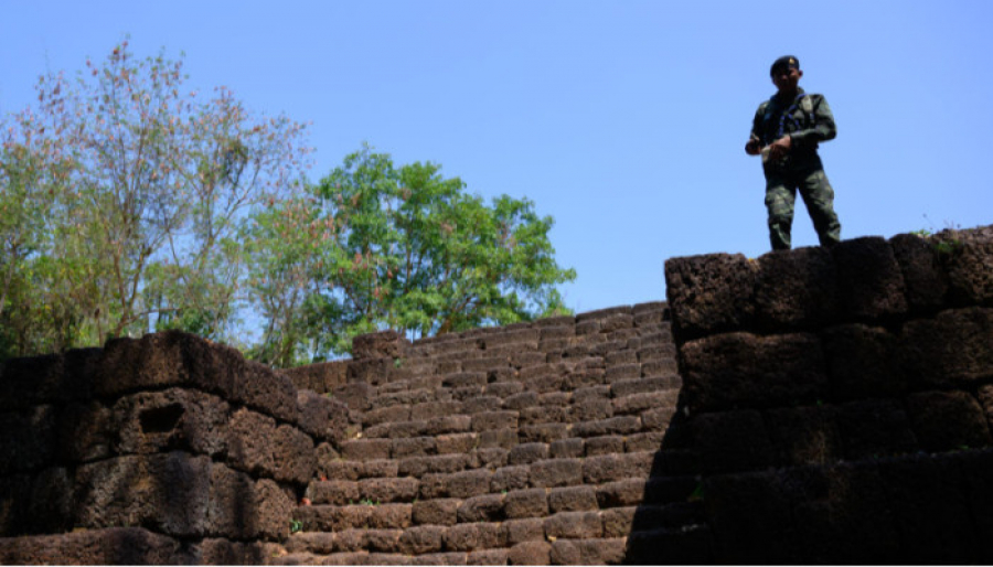 Таиланд нанес авиаудары по военным объектам в Камбодже (видео)