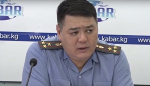 Жену, напавшую с ножом на экс-начальника ГУВД Чуйской области, отпустили