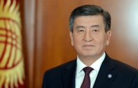 Президент Сооронбай Жээнбеков поздравил кыргызстанцев с Днем Конституции