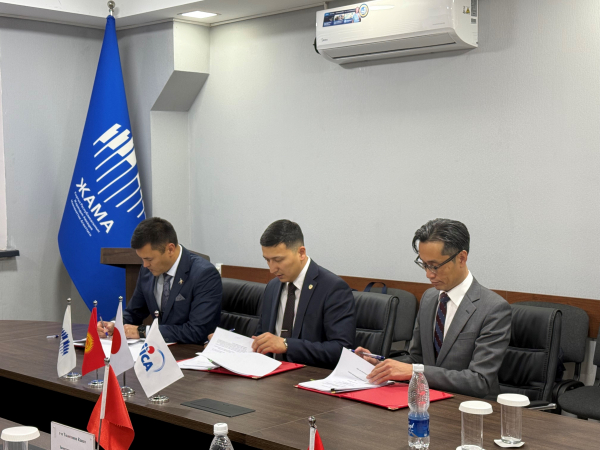 Япония поможет подготовить в Кыргызстане инструкторов-диспетчеров управления самолетами