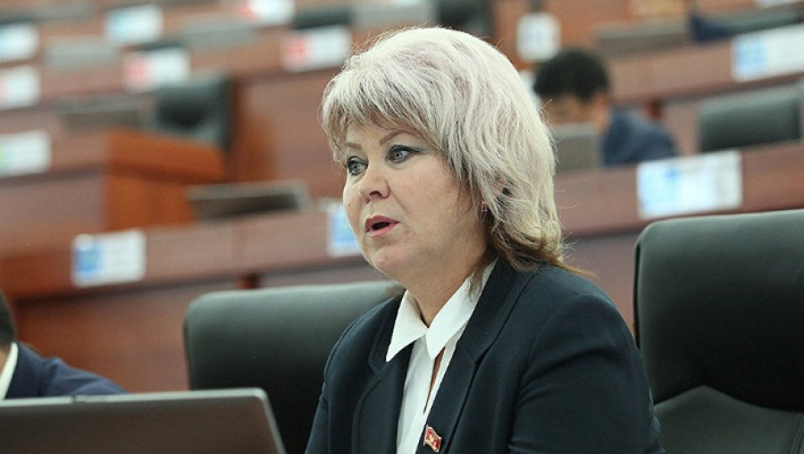 Привлечь к ответственности всех сторонников Жапарова и Ташиева требует депутат ЖК