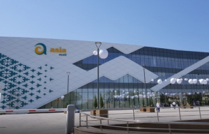 Снова сообщение о бомбе. В Бишкеке эвакуируют Asia Mall (видео)