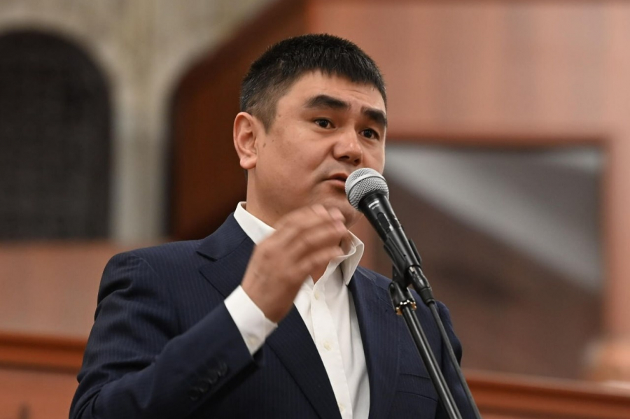 Депутат Айбек Осмонов сдает свой мандат
