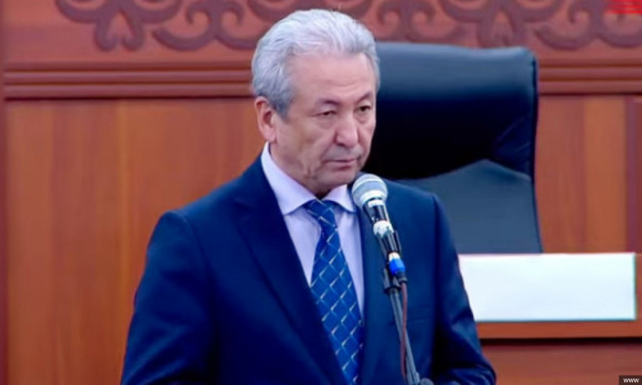 Адахан Мадумаров предлагает отправить в отставку членов кабинета министров