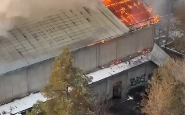 V Biškeku zagorela stavba nekdanjega kinematografa Čatir-Kul