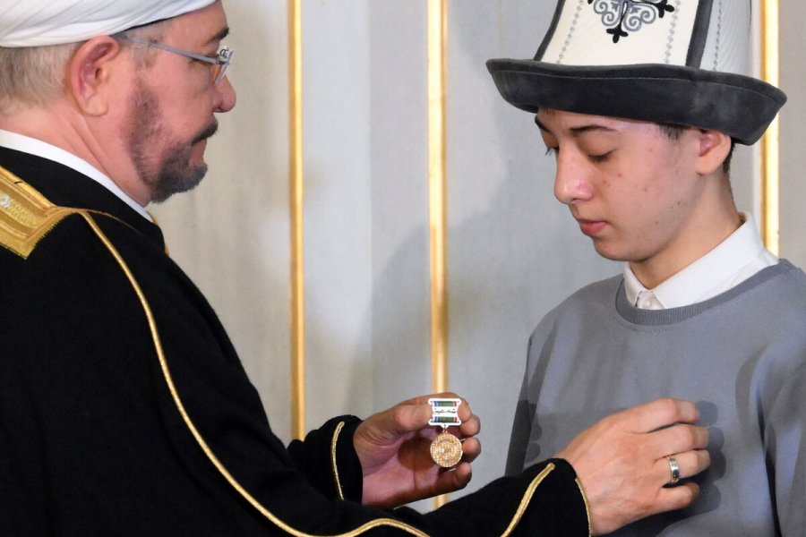 15-летнему Исламу Халилову вручили медаль мусульман России «За заслуги»
