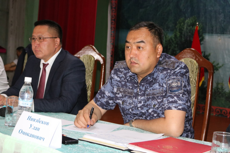 Глава МВД Улан Ниязбеков встретился с жителями Аксыйского района
