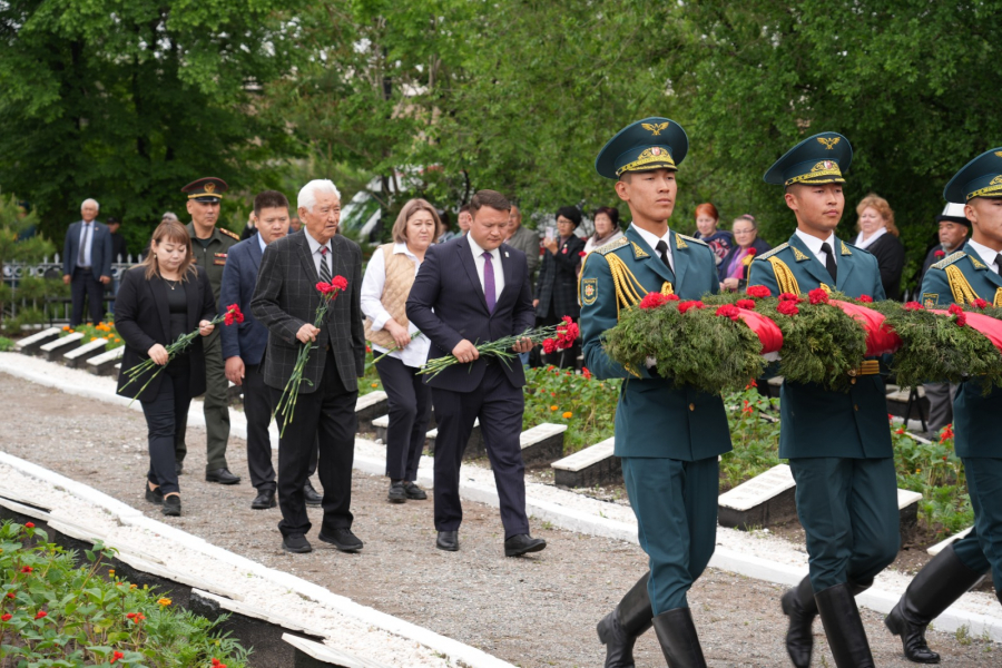 В Бишкеке на Братском кладбище прошел митинг-реквием