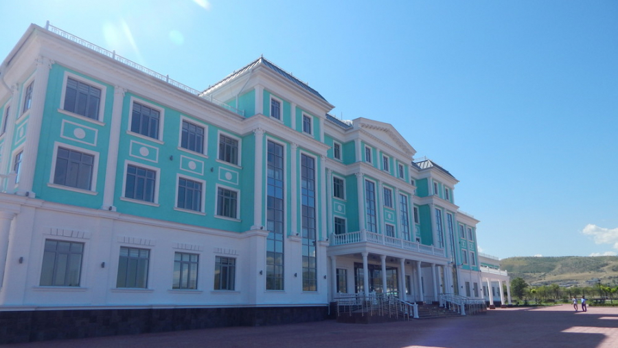 Мэрия Бишкека: Содержать школу «Газпром» нет денег