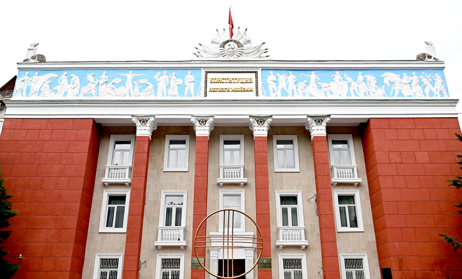 Члены рабочей группы по правам человека призвали АП КР отозвать законопроект «О внесении изменений в конституционный Закон КР «О Конституционном суде Кыргызской Республики»