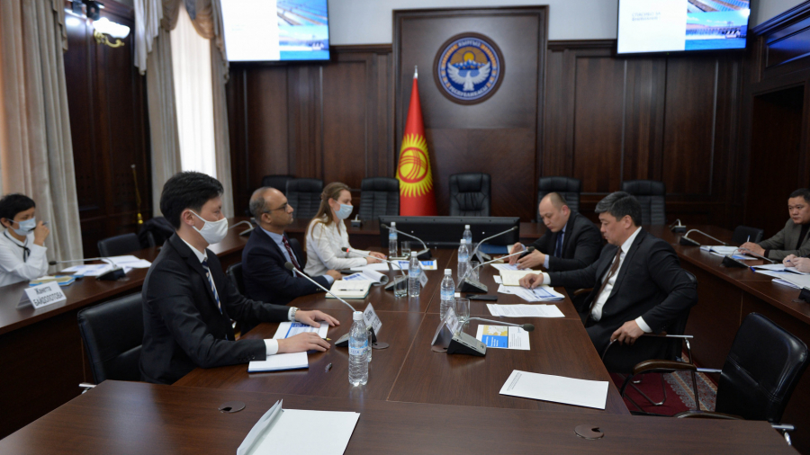 Новоиспеченный зампред кабмина Бакыт Торобаев встретился с главой Представительства Всемирного банка