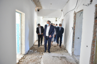 Премьер-министр проверил, как реконструируют инфекционную больницу на Иссык-Куле