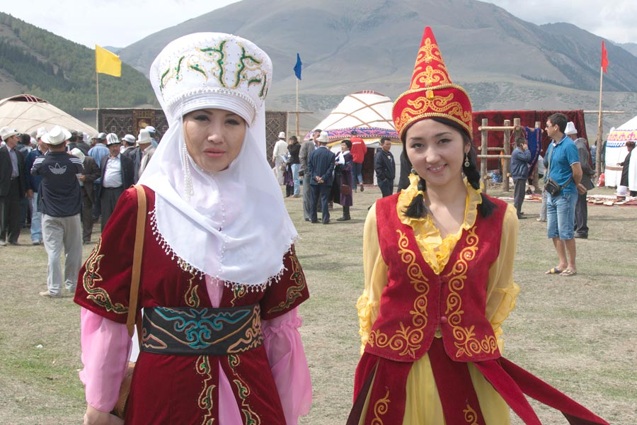 Как менялась красота кыргызских женщин в течение 100 лет (видео)