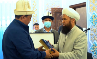 Райымбек Матраимов открыл в Ошской области мечеть в честь отца (видео)