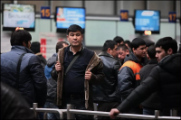 МИД: Казахстанские власти не пропускают наших мигрантов на авто