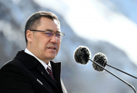 Садыр Жапаров: Пока бюджет не позволяет выплачивать пособие детям до 16 лет