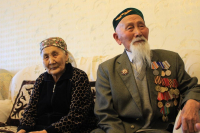 В Бишкеке сотрудники мэрии навестили ветеранов ВОВ в преддверии Нового года (фото)