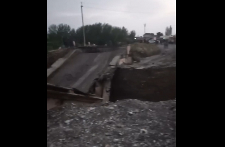 Автодорога Ош - Баткен временно закрыта из-за обрушения моста (видео)