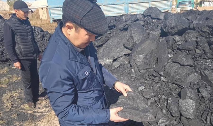 «Кыргызкомур»: Уголь по 3000 сомов не закончился. В столицу из Кара-Кече выехало 707 тонн