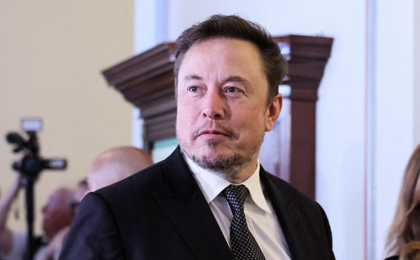 Elon Musk toži Apple in OpenAI zaradi domnevnega omejevanja konkurence na področju umetne inteligence