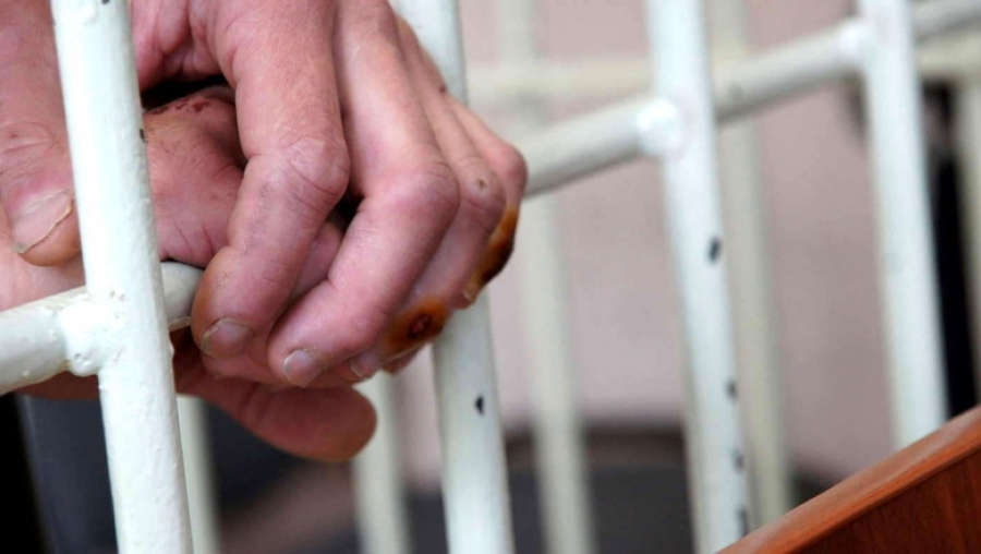 «Били по ребрам, загоняли иголки под ногти»: Подросток обвинил в пытках милиционеров Свердловского РУВД Бишкека