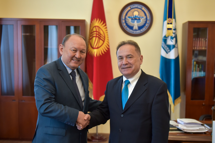 Мэр столицы встретился с послом Венгрии в КР