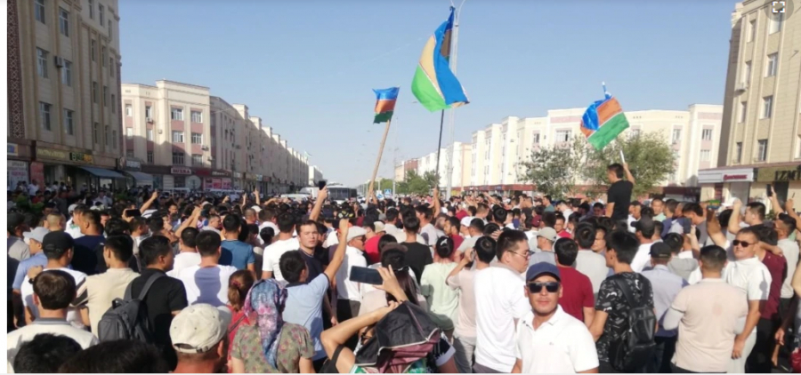 Садыр Жапаров сообщил Шавкату Мирзиёеву, что Кыргызстан с тревогой воспринял события в Узбекистане